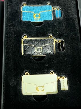 Coach Mini Tabby Bags Charm
Magnet Set (3-Piece Gift Box)
HTP NWT